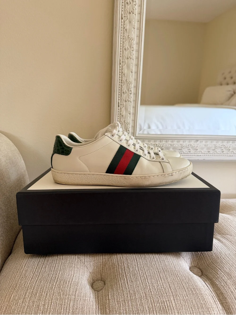 Gucci White Leather Sneakers with Red and Green Stripe